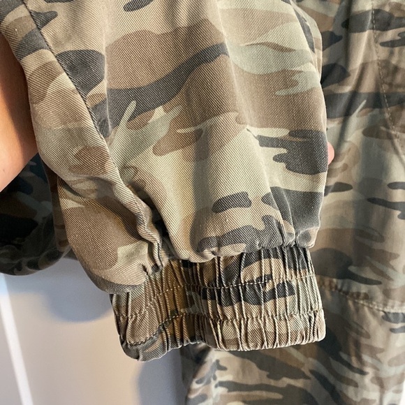 Gap Pull On Tencel Joggers Womens Size L Green Camo Elastic Drawcord Waist - Picture 8 of 13